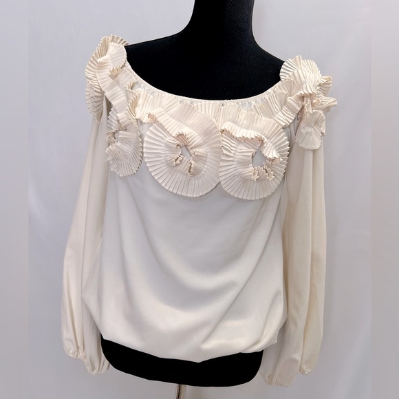 Off the shoulder avante grade blouse - Picture 2 of 7